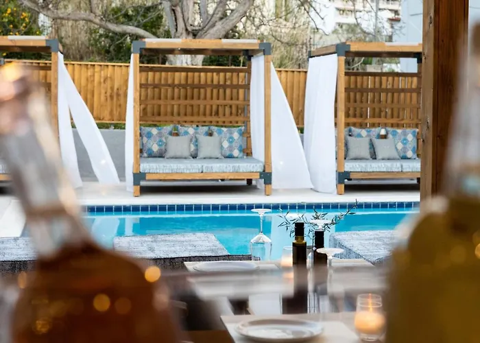 Szálloda Theros, Philian And