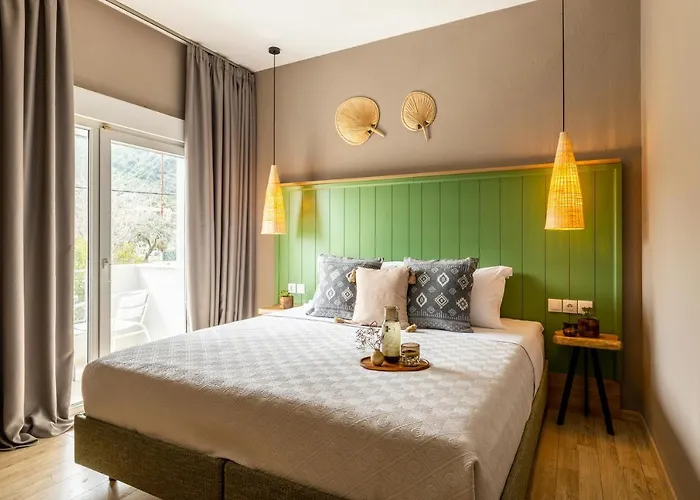 Theros, Philian And Szálloda