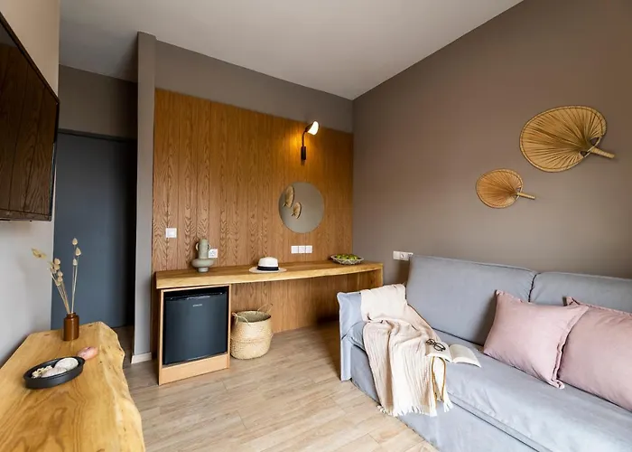 Theros, Philian And Szálloda Szkiáthosz