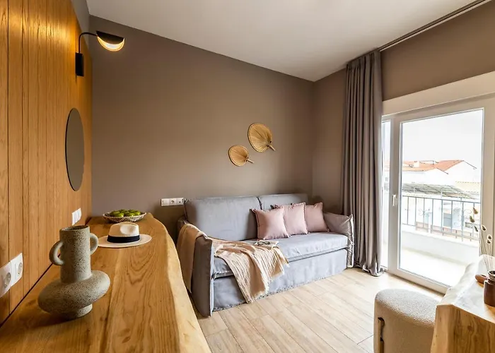 Theros, Philian And Szálloda Szkiáthosz