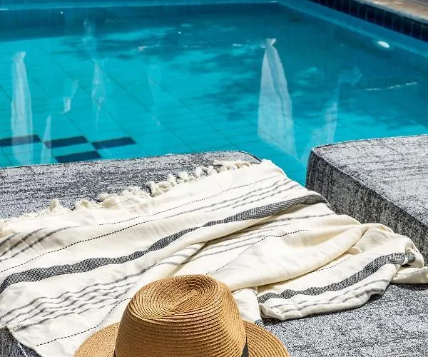 Theros, Philian And Szálloda *