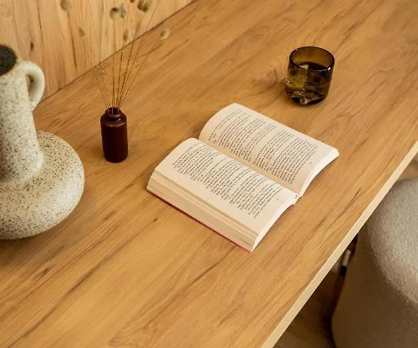 Theros, Philian And Szálloda