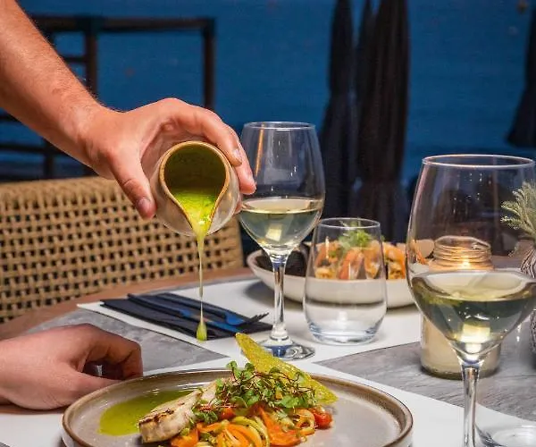 Theros, Philian And Szálloda Szkiáthosz