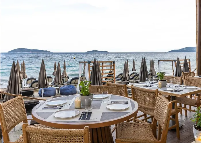 Theros, Philian And Szálloda