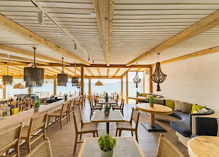 Theros, Philian And * Szkiáthosz