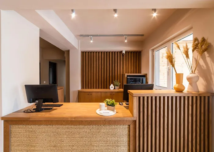 Theros, Philian And Szálloda