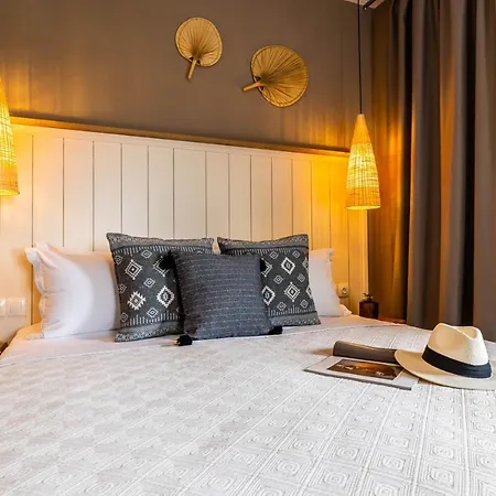 Hotel Theros, Philian And *