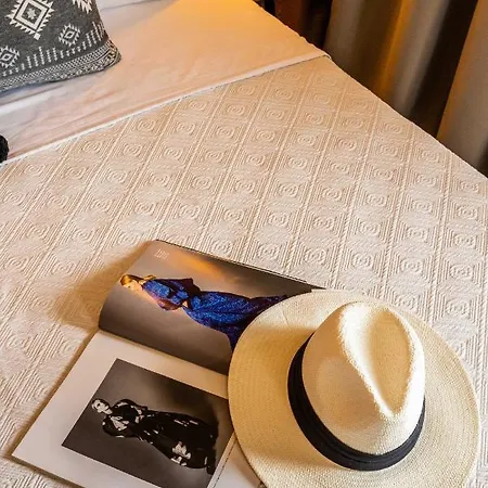 Hotell Theros, Philian And *