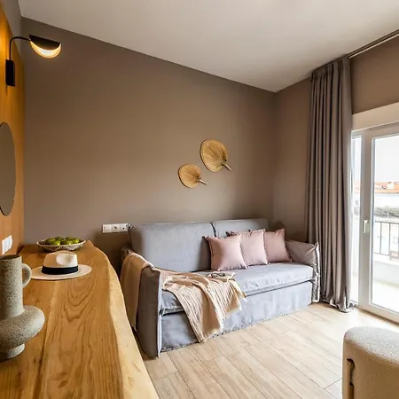 Theros, Philian And Hotel Skiathos-Stadt