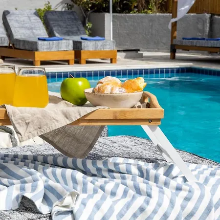 Theros, Philian And Hotell