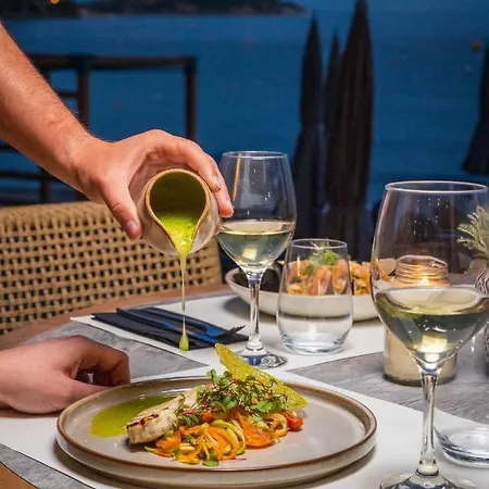 Theros, Philian And Hotell Skiathos stad