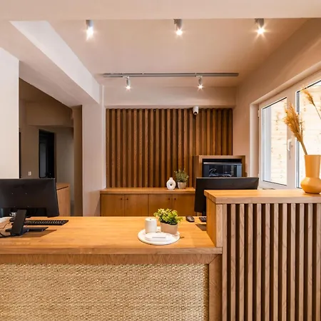 Theros, Philian And Hotel